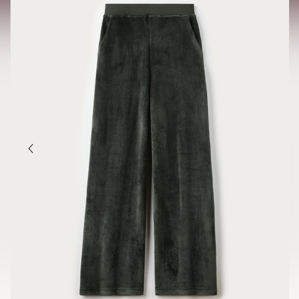 BNWT Rhone Plush Sweatpant - Dark Moss